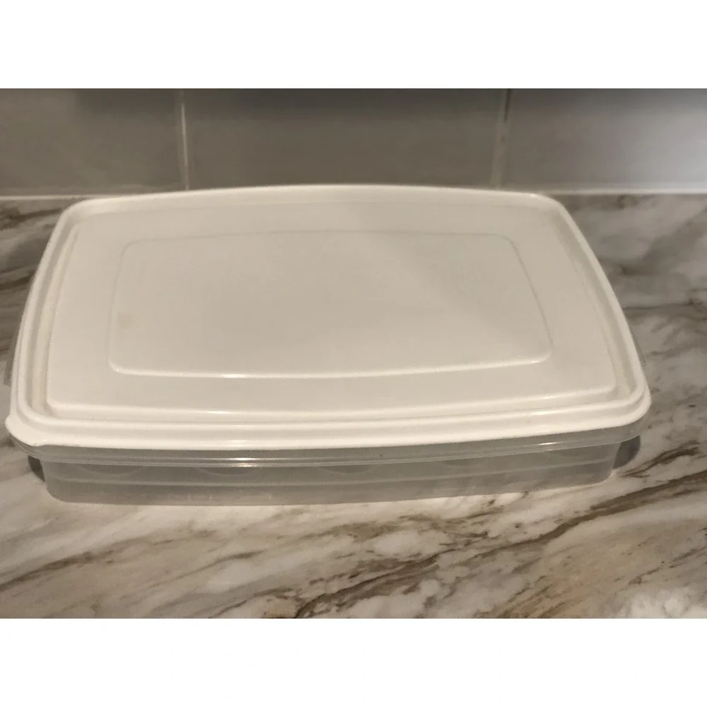 Rubbermaid Egg Keeper Storage Holds 20‎ Jumbo Eggs 8.5 x 12.8